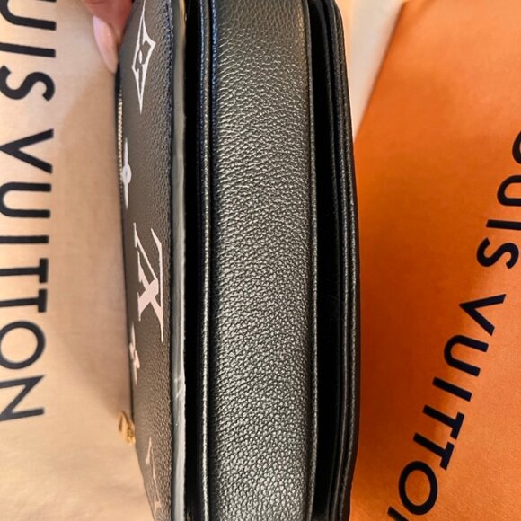 New with Receipt Louis Vuitton Metis East West Pouchette in Black - Picture 10 of 16